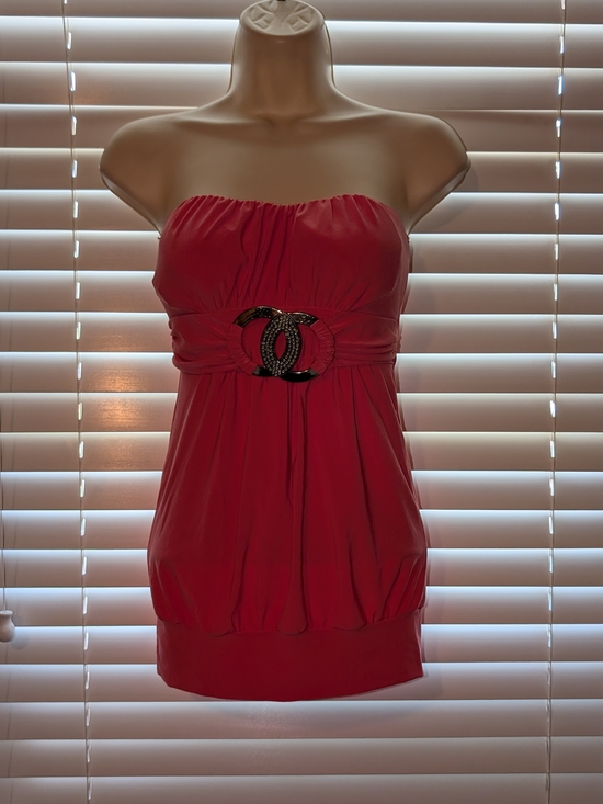 Cantata Tops - Strapless Red Bandeau Top with Decorative Buckle